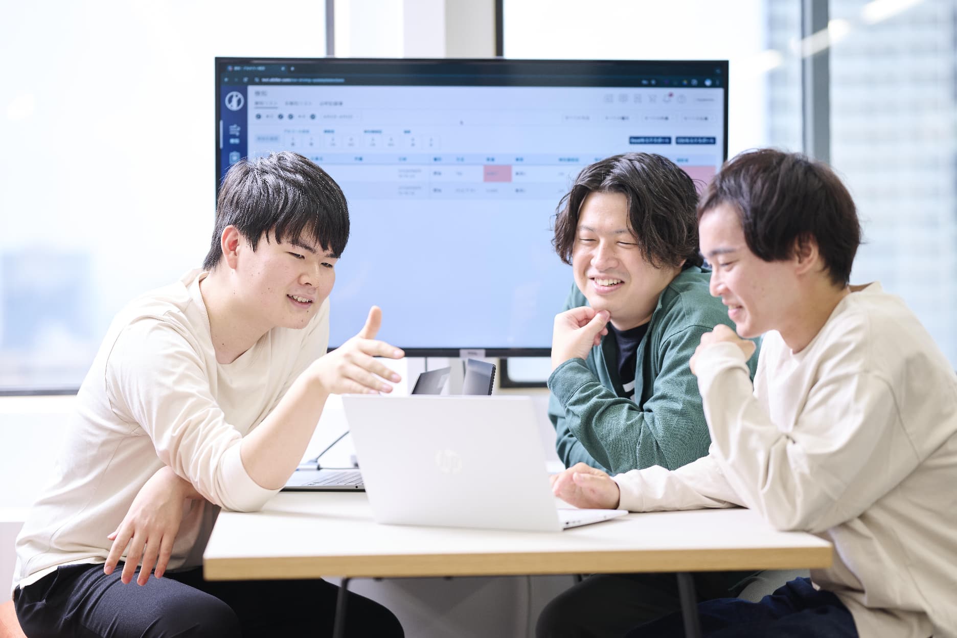 【年間休日122日】700名の未経験者が選んだ研修。“開発ができる”市場価値の高いエンジニアへ ◆大手取引800社以上の安定基盤あり